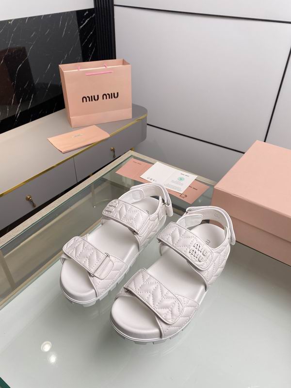 2025 Miumiu ŮЬ 0811