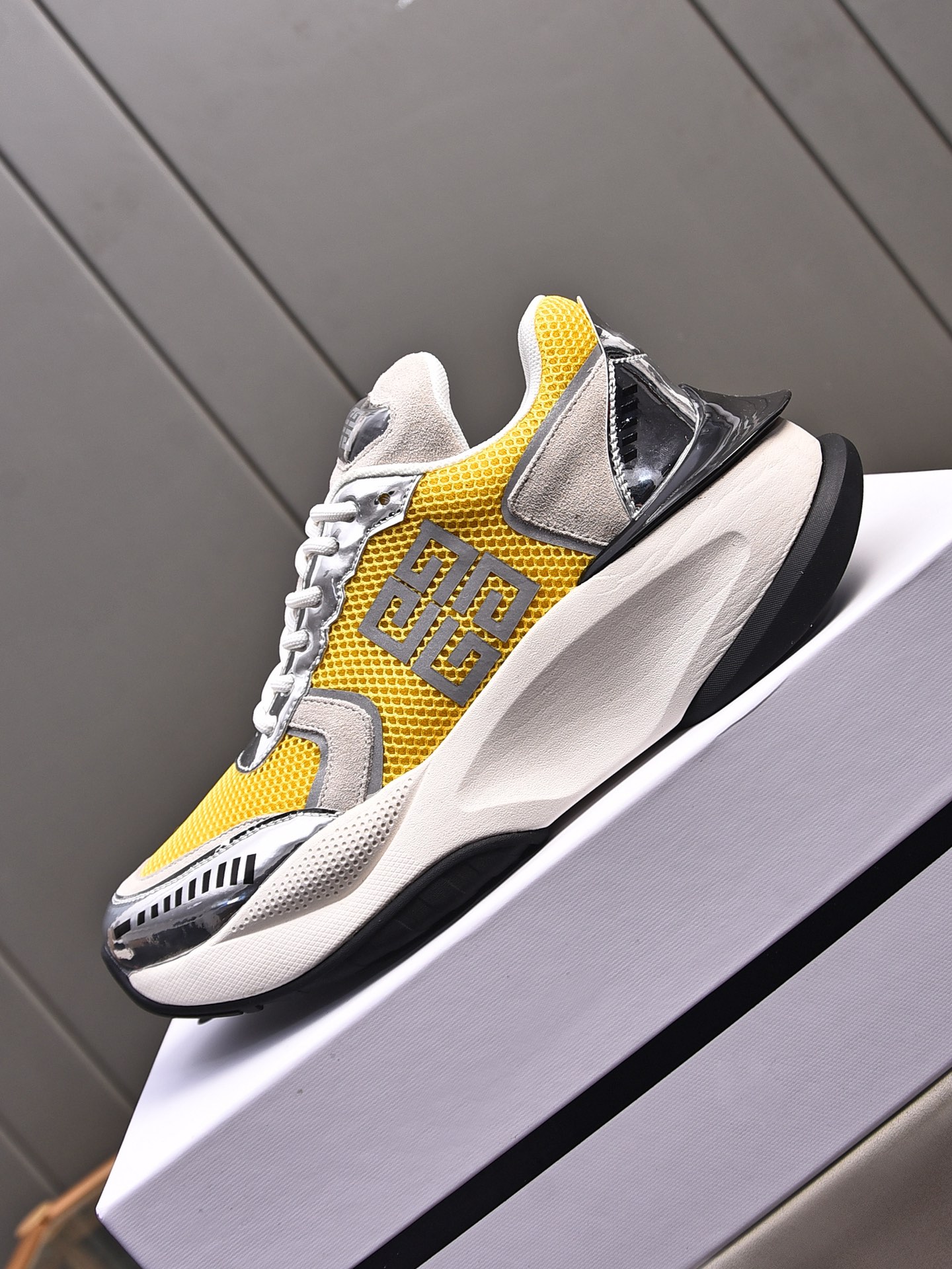 Givenchy sz39-44 h0611