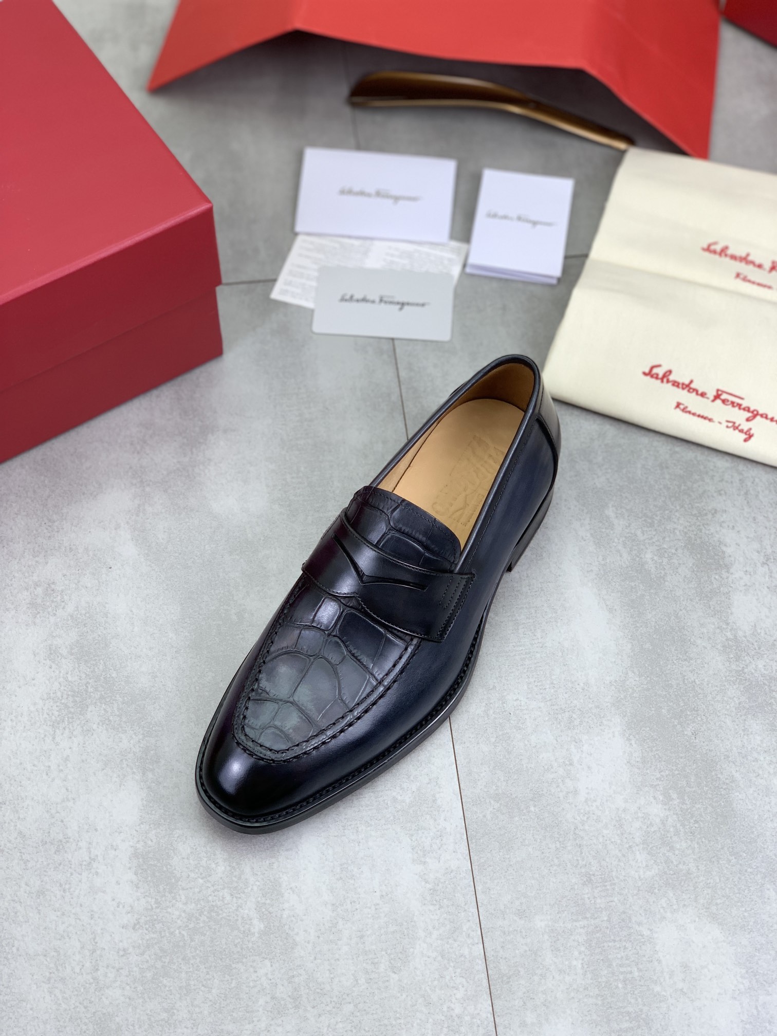 Ferragamo sz39-44 h0930