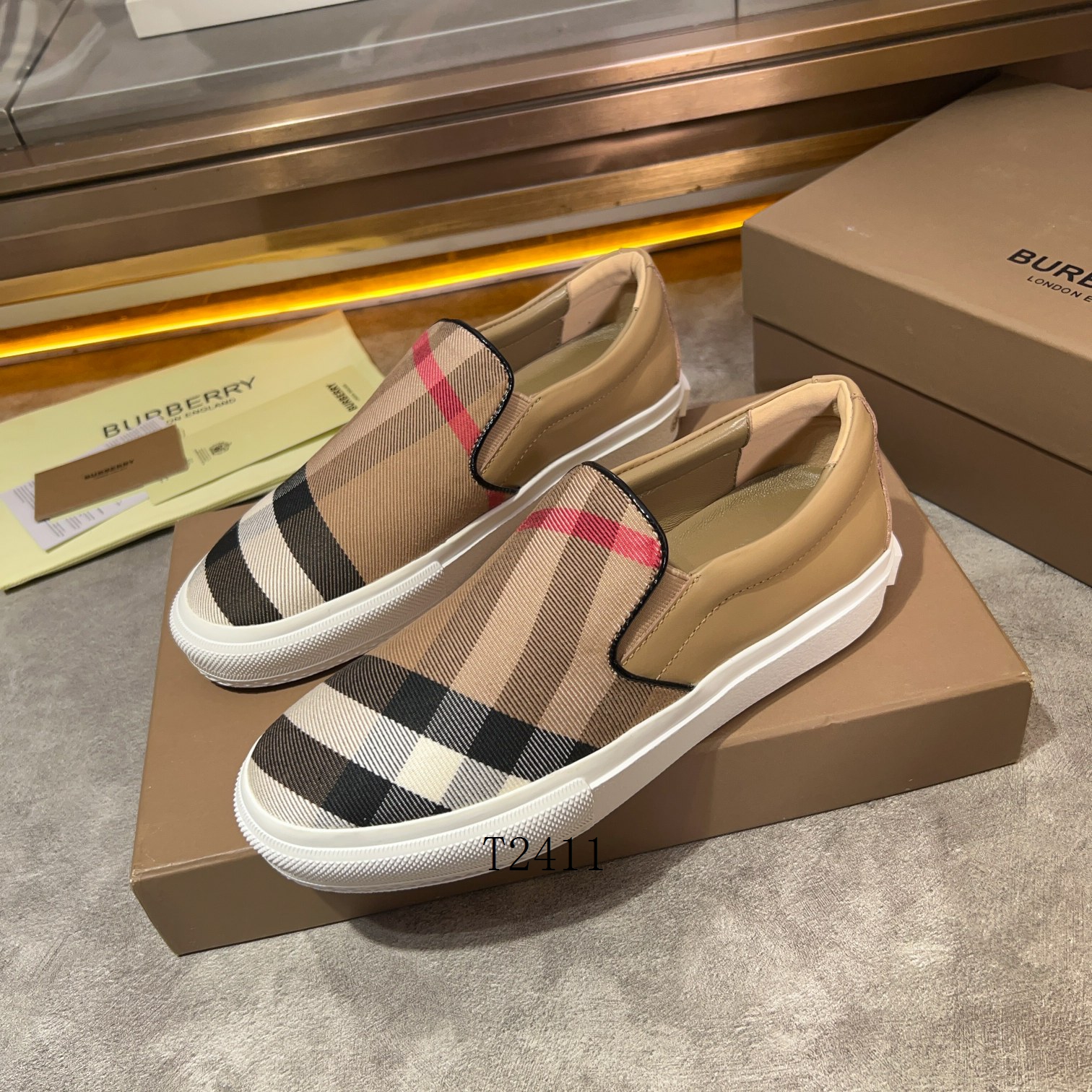 Burberry sz38-45 h1101
