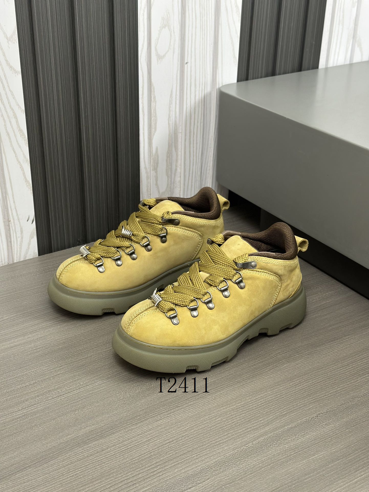 Burberry sz38-45 h1108