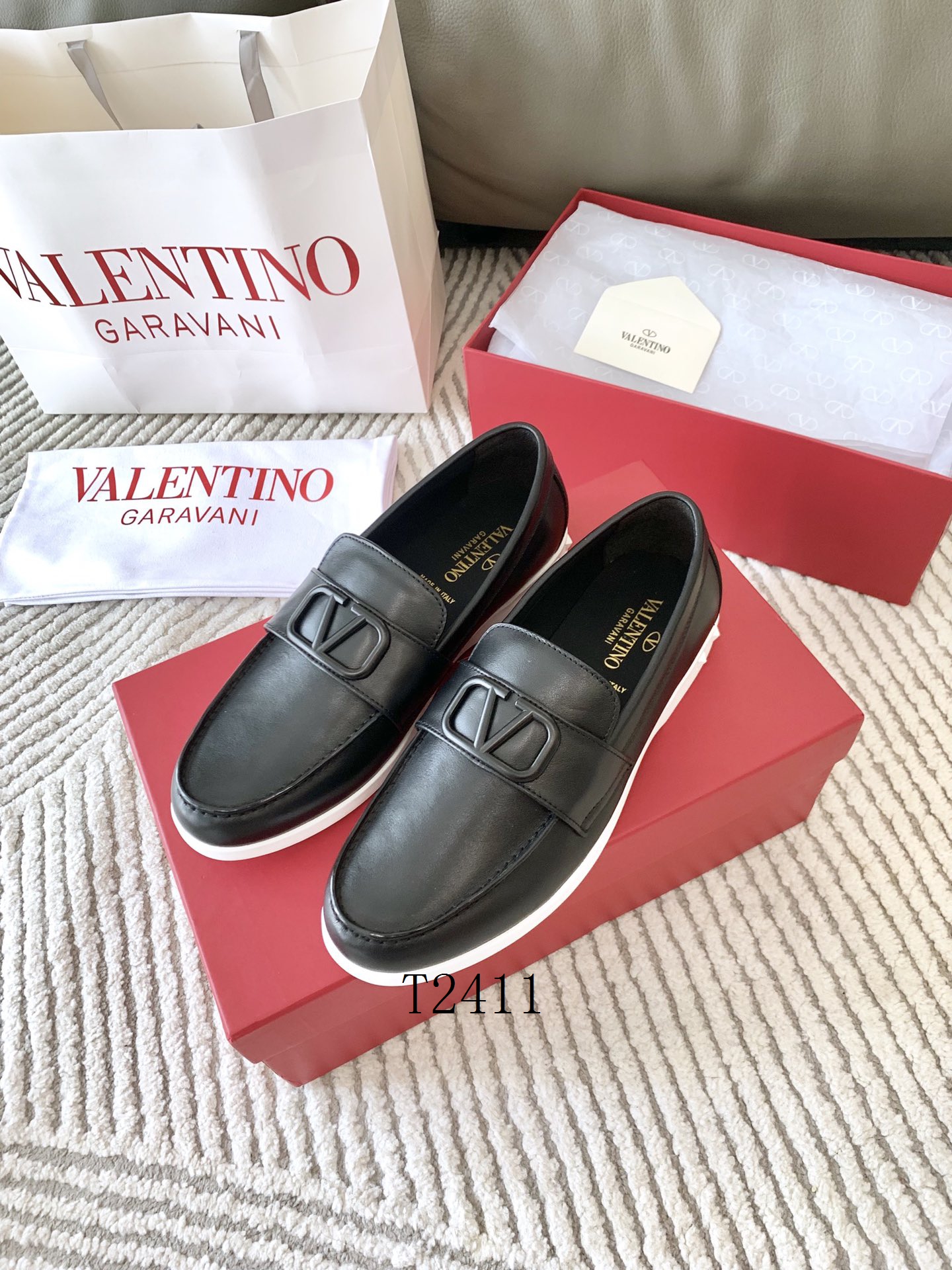 Valentino Ь 1228