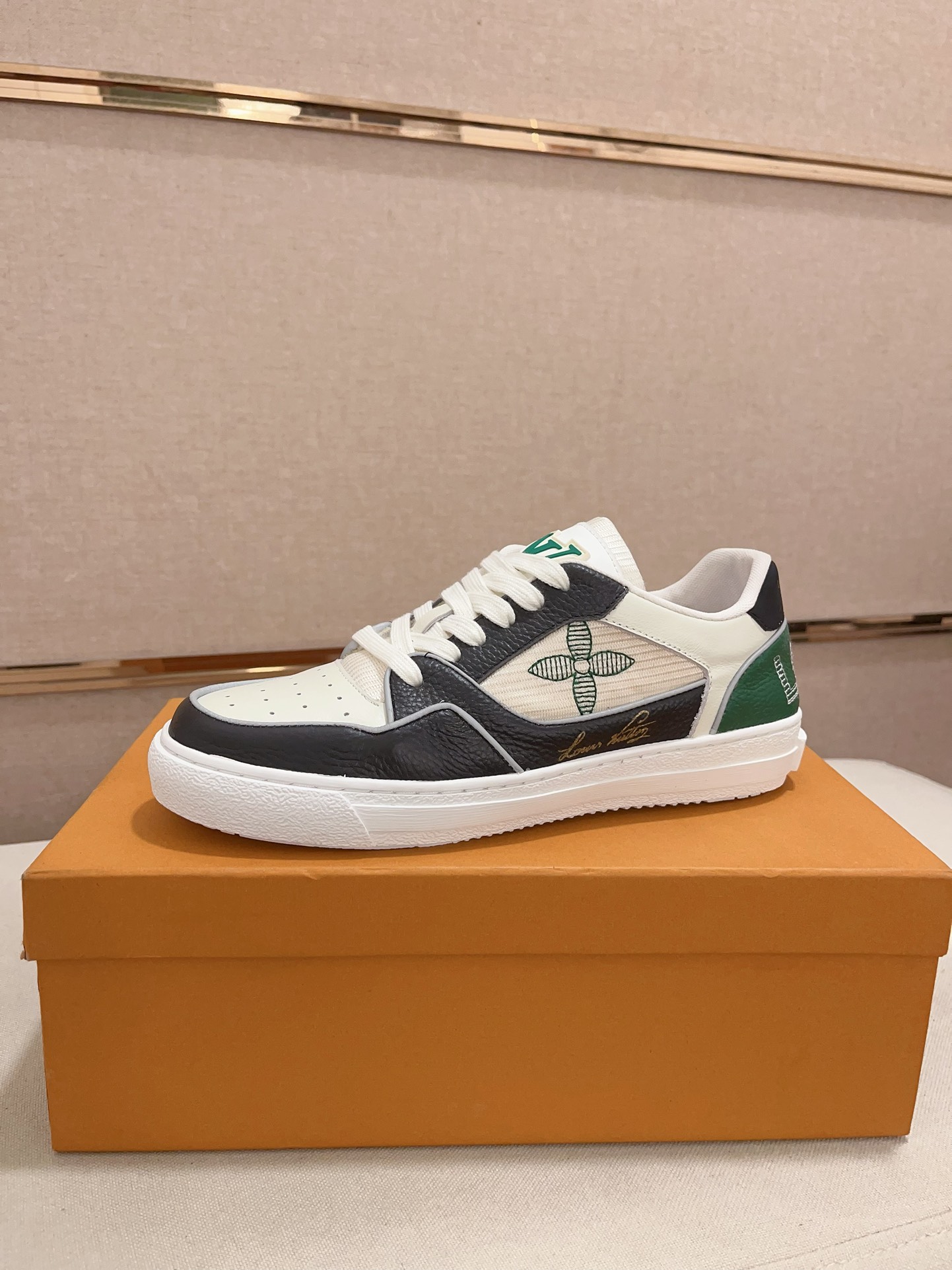 LV sz38-44 hnh0211